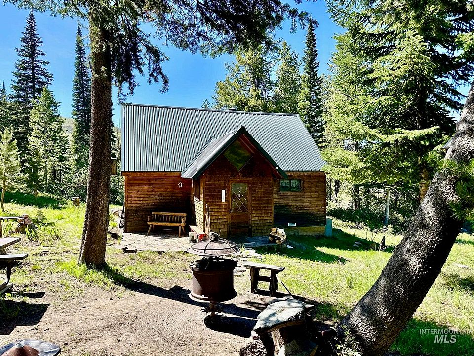 1st image of 509 Deadline Rd Cabin 2