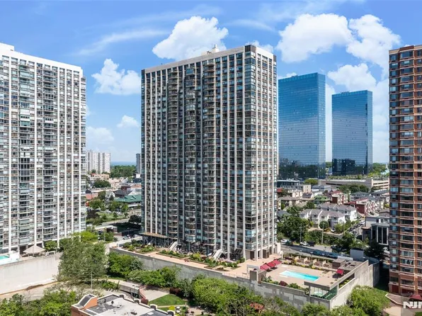 200 Old Palisade Rd APT 2C, Fort Lee, NJ 07024