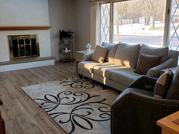3rd image of 863 Truax Blvd