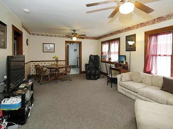 5th image of 270 Eldred St