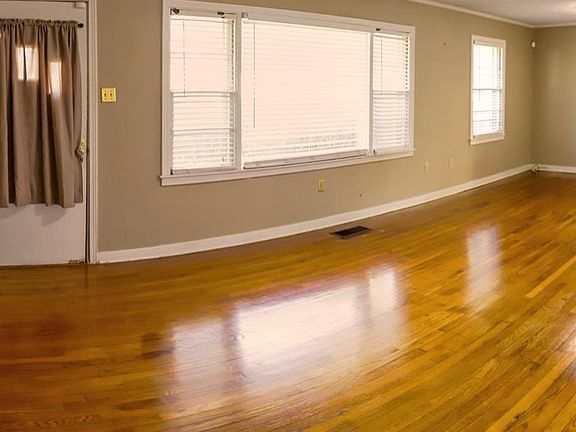3rd image of 1818 Skipland Dr