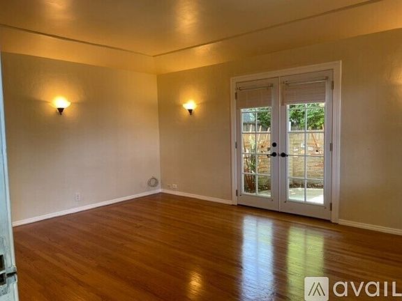 3rd image of 2824 Freeport Blvd