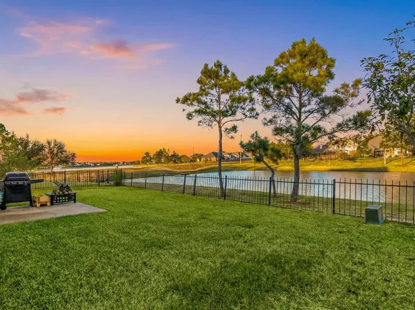 1903 Lantana Spring Ln, Pearland, TX 77581