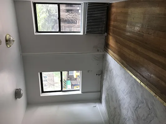 Rented by Chartwell Manhattan Realty | media 7