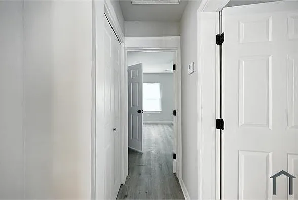 594 Robert Henry St — Photo 36