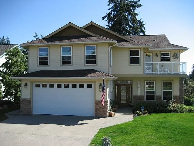 2290 Seaside Dr photo 1