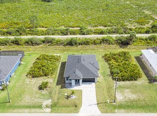 384 Baytree Dr, Rotonda West, FL 33947