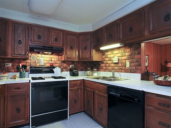 3rd image of 36782 N Wildwood Dr