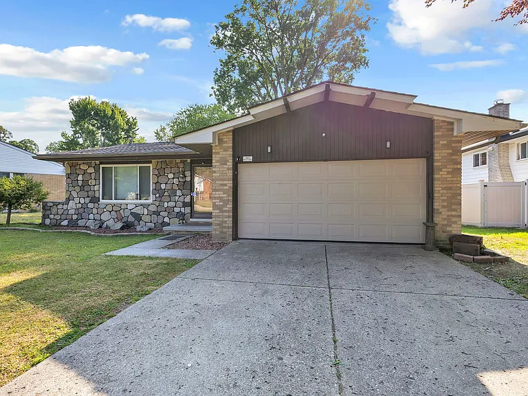 23520 Brandywynne St — Photo 4