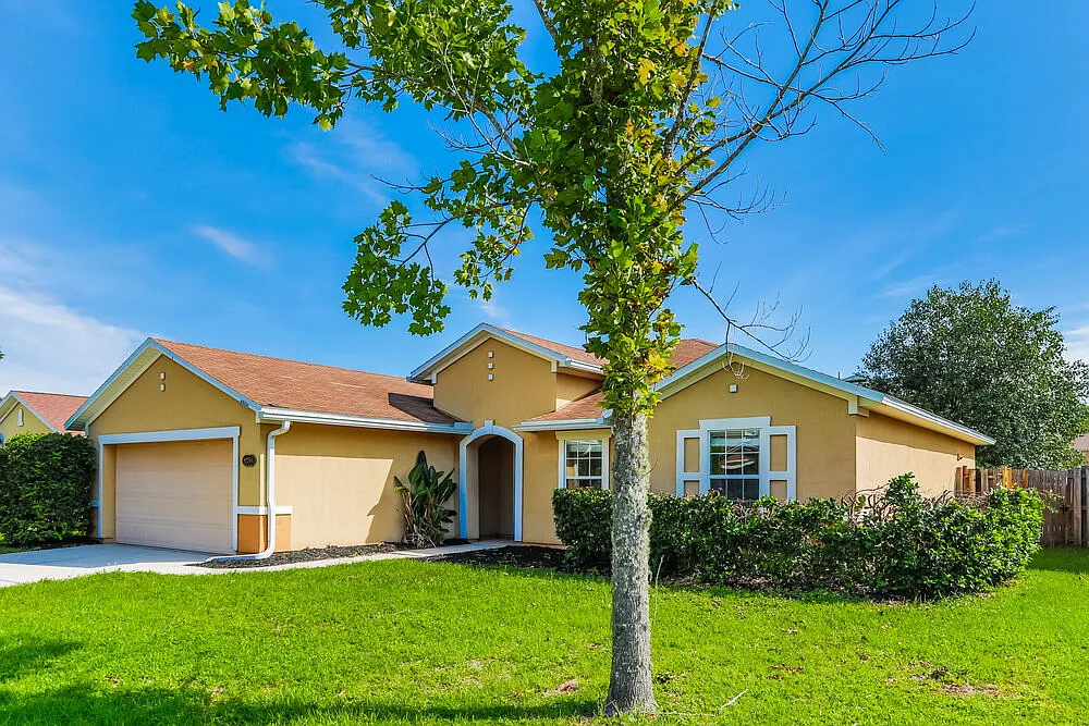 3 bed, 2.0 bath, 1710 sqft, $2,020 — Photo 3