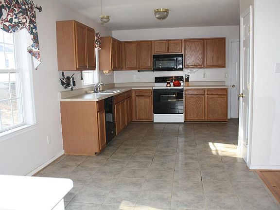 4th image of 6813 Joshua Aaron Ct