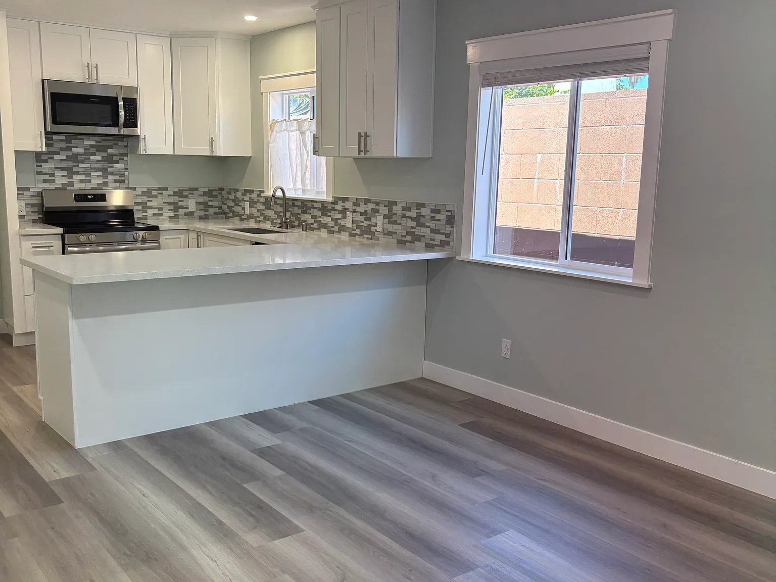 2 bed, 750 sqft, $2,700 — Photo 2