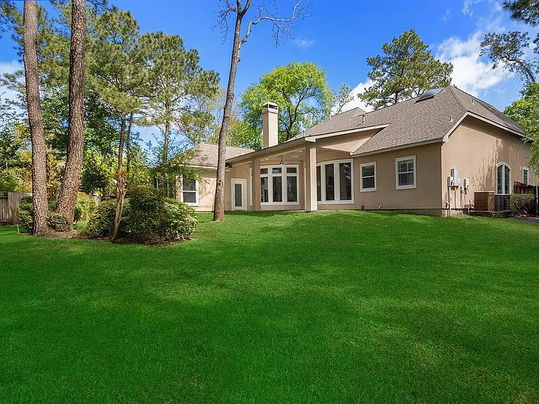 11 N Lansdowne Cir — Photo 38