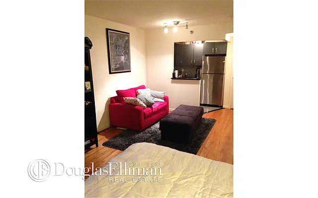 Rented by Douglas Elliman | media 16