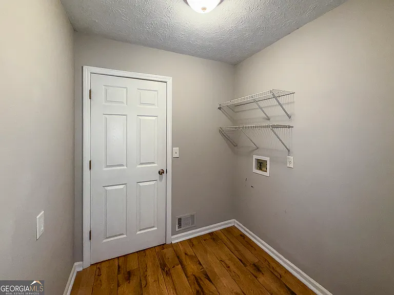 2025 Old Concord Dr SE — Photo 8