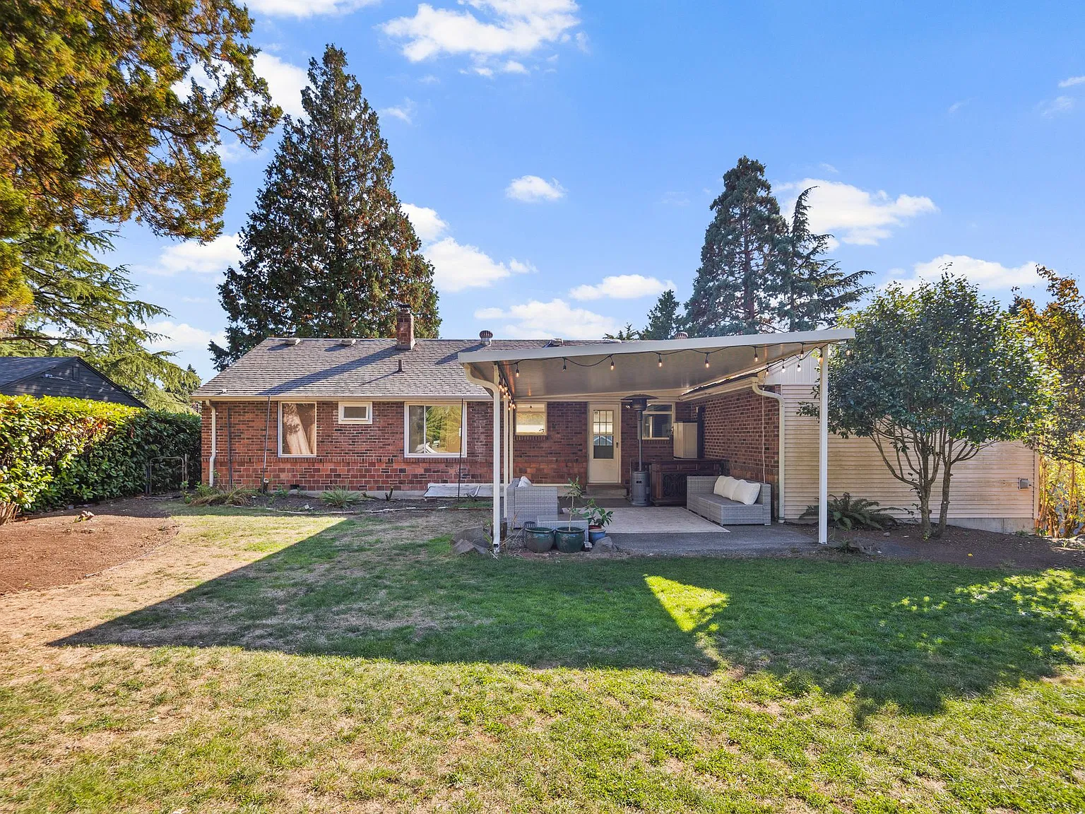 4 bed, 2.5 bath, 2210 sqft, $4,250 — Photo 4