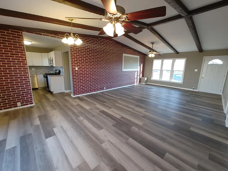 52 Beacon Ave — Photo 6