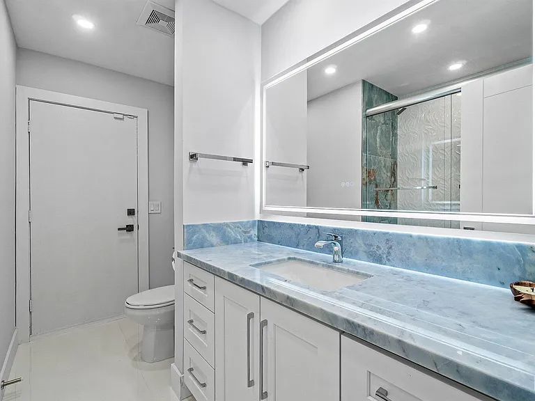 820 SW 16th St — Photo 36