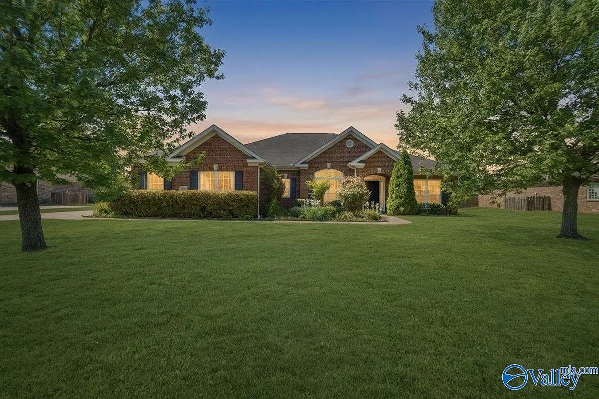 4 bed, 3.5 bath, 2820 sqft, $2,250 — Photo 1