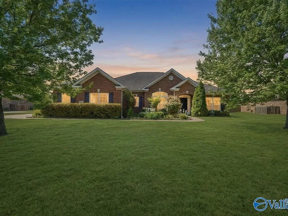 114 Parkview Dr