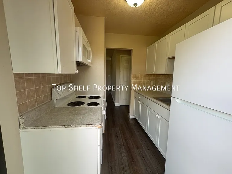 521 Hart Ave — Photo 3