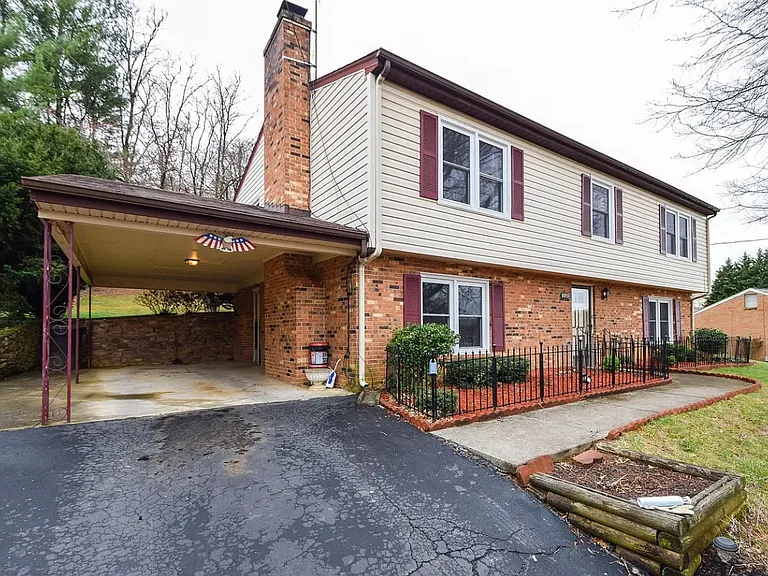 5515 Lynn Dell Rd — Photo 2