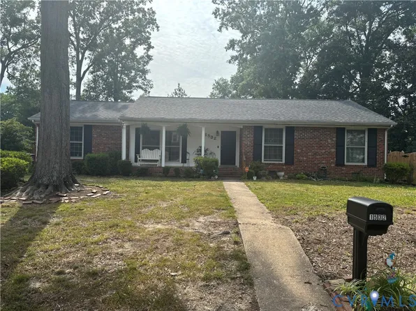 1532 Warminster Dr, Midlothian, VA 23113