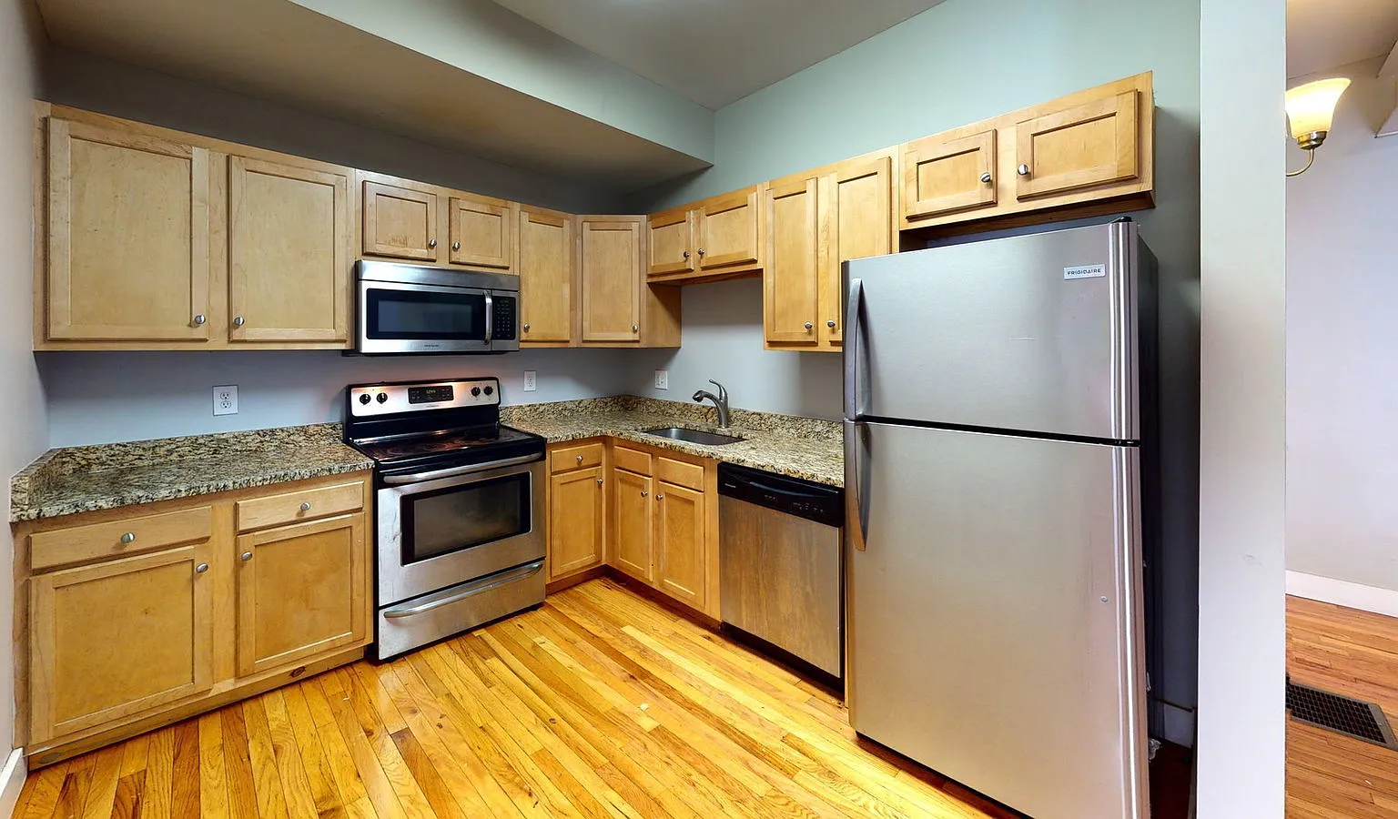 3 bed, 1.0 bath, $1,250 — Photo 4