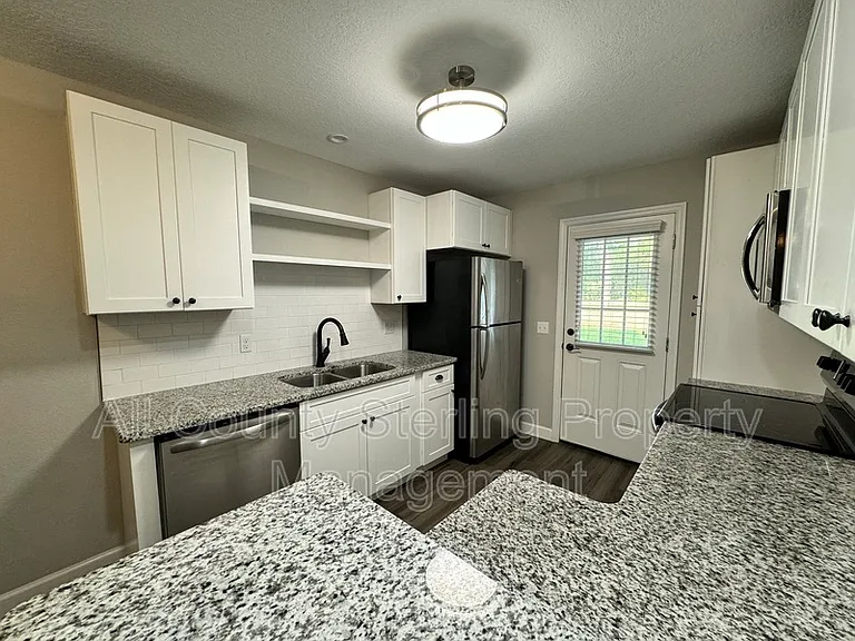 217 SW Tigerview Gln #2 — Photo 6