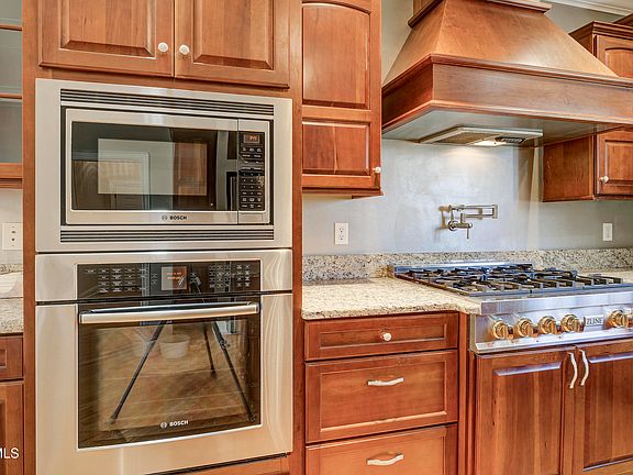 17th image of 405 Heather View Dr