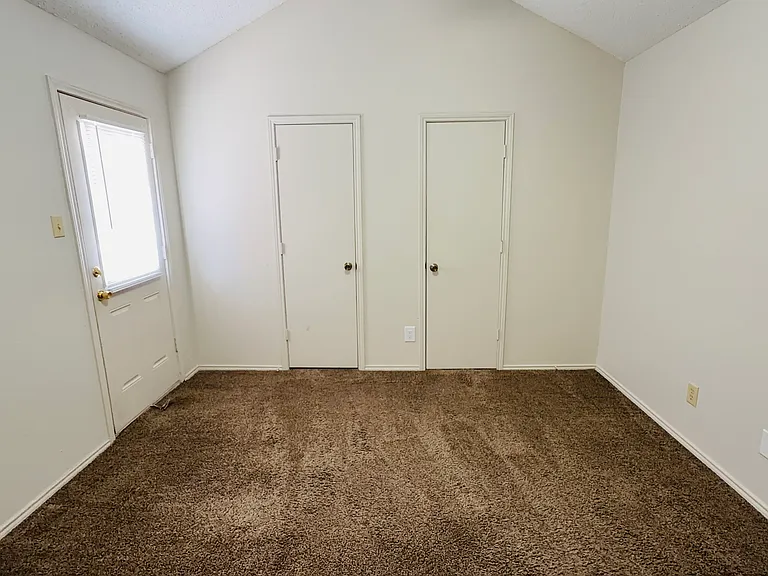 221 Meadow Ct #C — Photo 15