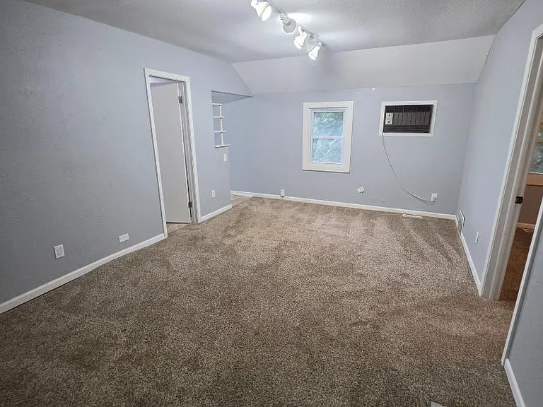 Unit Photo