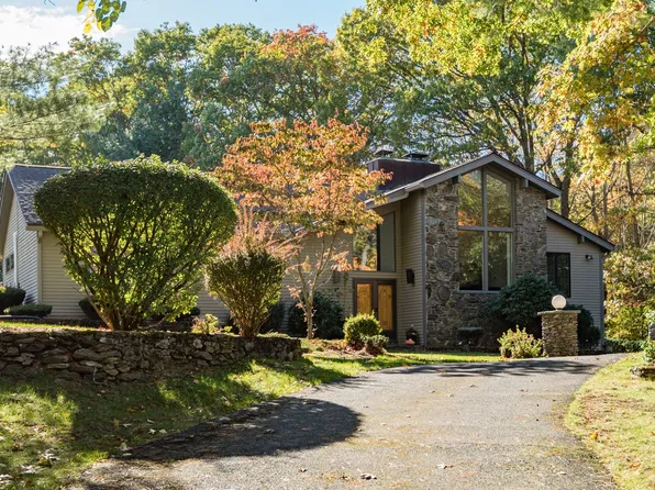 16 Midland Rd, Lynnfield, MA 01940