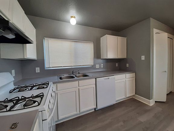 3rd image of 6103 Settlers Square Ln