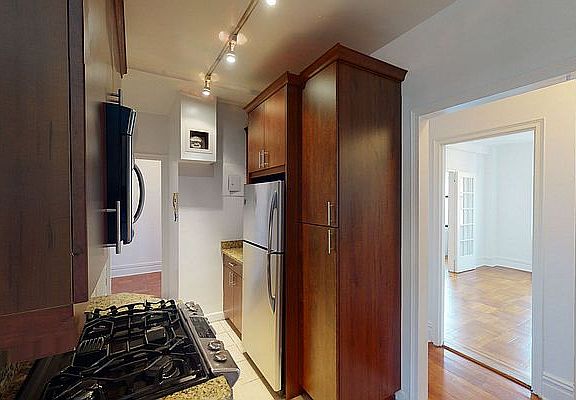 5th image of 222 W 83rd St APT 5G