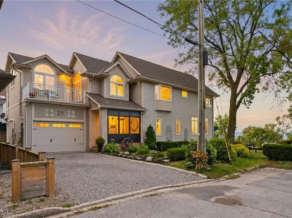 29 Considine Ave, Saint Catharines, ON L2N 5K1