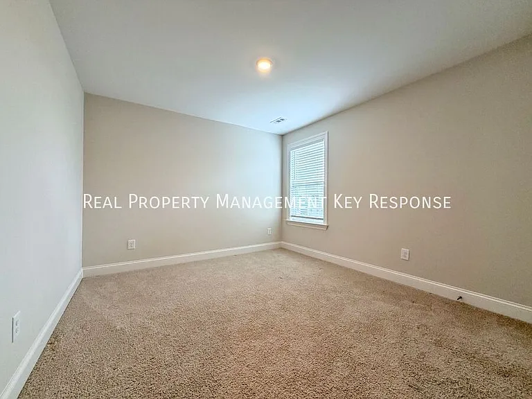 105 Cryer Dr — Photo 16