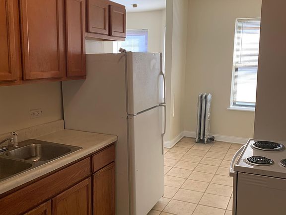 4th image of 7602-1A S Essex Ave