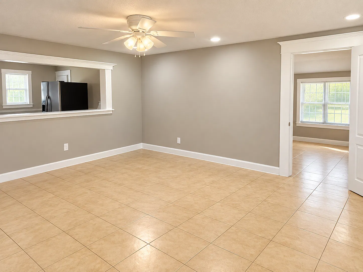 605 S Zion St — Photo 3