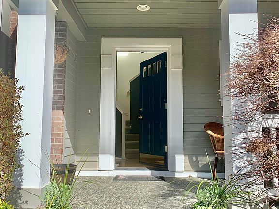 2nd image of 600 SE 6th St