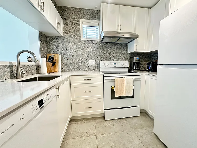 3160 W 4th Ave — Photo 8