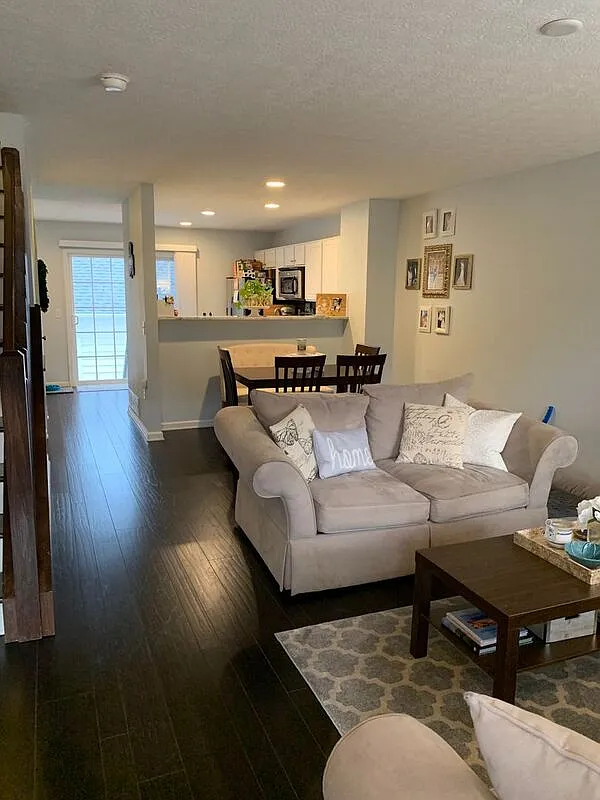 2 bed, 2.5 bath, 1500 sqft, $1,900 — Photo 1