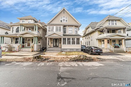 105 Carleton Ave Photo 1