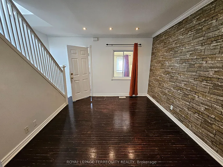 14 Hollis St — Photo 11