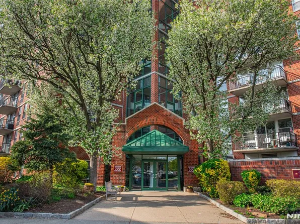 300 Main St APT 704, Little Falls, NJ 07424