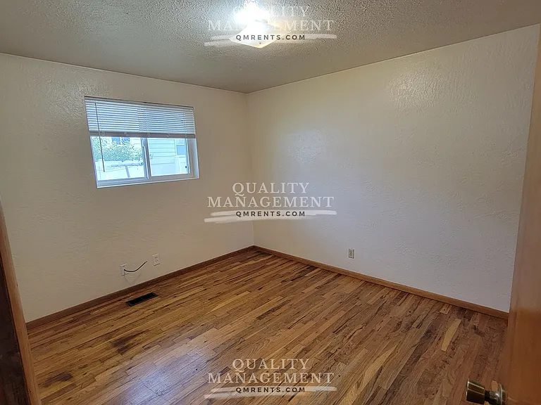 206 Meffan Ave — Photo 8