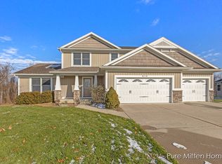 6114 Viewpoint Dr NE, Belmont, MI 49306