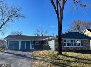 15 Garrett Ln, Willingboro, NJ 08046