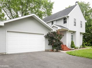 416 Glenwood Ave, McHenry, IL 60051