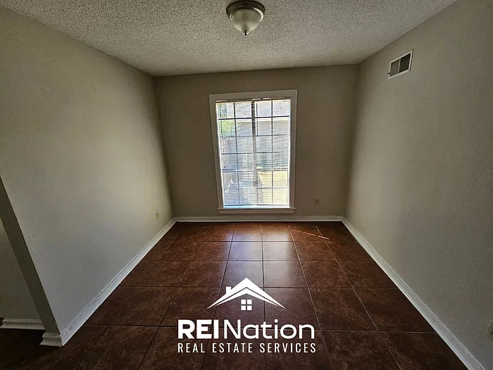 3 bed, 2.0 bath, 1446 sqft, $1,685 — Photo 4